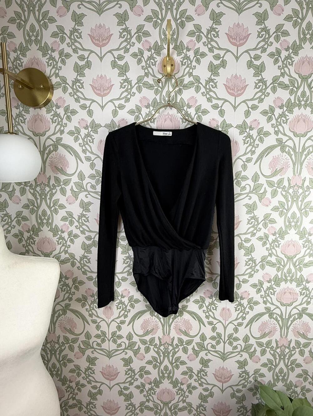 Wilfred Free from Aritzia Black Reposa V-Neck Wrap Brief Bodysuit - Size - XS